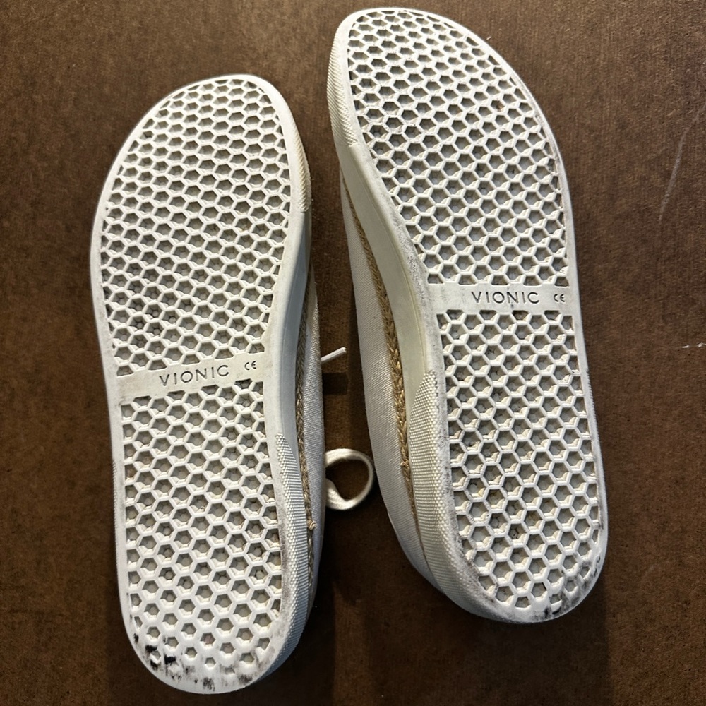 Vionic cream sneakers with tweed trim atβ white wall. Shoes feet love. Size 9 - Picture 12 of 16